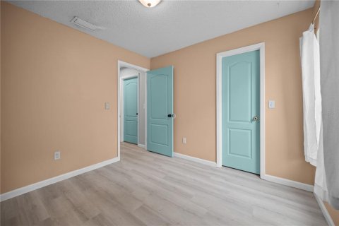 House in Brandon, Florida 3 bedrooms, 166.02 sq.m. № 2393622 - photo 17