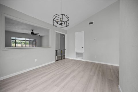 House in Brandon, Florida 3 bedrooms, 166.02 sq.m. № 2393622 - photo 9