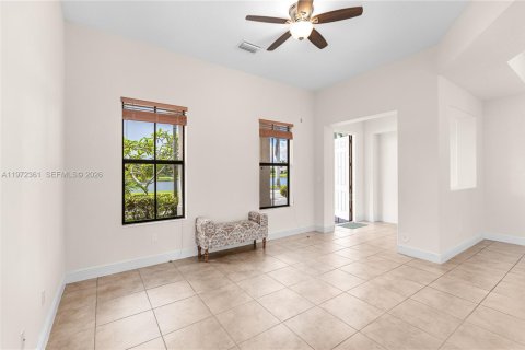 House in Cooper City, Florida 3 bedrooms, 153.66 sq.m. № 2040619 - photo 16