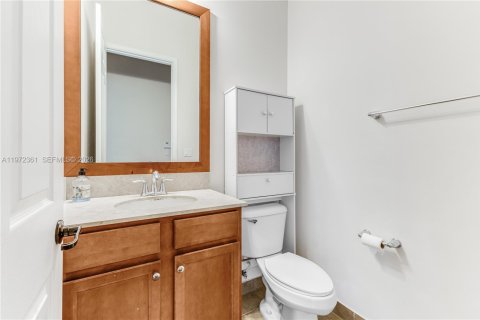 House in Cooper City, Florida 3 bedrooms, 153.66 sq.m. № 2040619 - photo 15