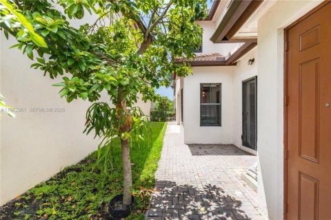 House in Cooper City, Florida 3 bedrooms, 153.66 sq.m. № 2040619 - photo 9