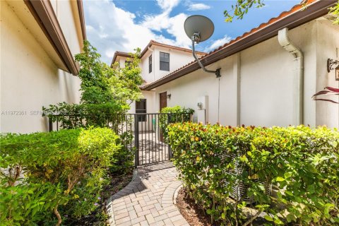 House in Cooper City, Florida 3 bedrooms, 153.66 sq.m. № 2040619 - photo 8