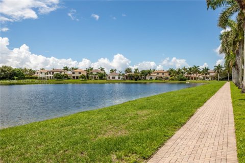 House in Cooper City, Florida 3 bedrooms, 153.66 sq.m. № 2040619 - photo 2