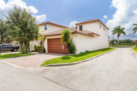 House in Cooper City, Florida 3 bedrooms, 153.66 sq.m. № 2040619 - photo 7