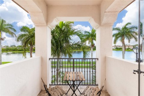 House in Cooper City, Florida 3 bedrooms, 153.66 sq.m. № 2040619 - photo 13