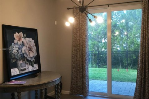 House in Jensen Beach, Florida 3 bedrooms, 167.6 sq.m. № 1762385 - photo 10