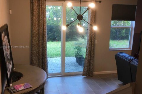 House in Jensen Beach, Florida 3 bedrooms, 167.6 sq.m. № 1762385 - photo 19