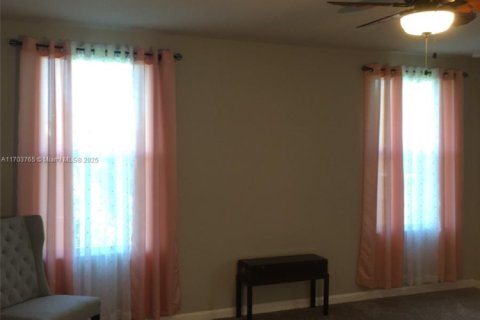 House in Jensen Beach, Florida 3 bedrooms, 167.6 sq.m. № 1762385 - photo 27