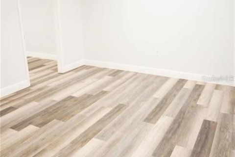 Propiedad comercial en alquiler en Kissimmee, Florida, 642.14 m2 № 1908450 - foto 4