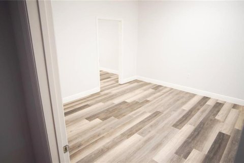 Propiedad comercial en alquiler en Kissimmee, Florida, 642.14 m2 № 1908450 - foto 3
