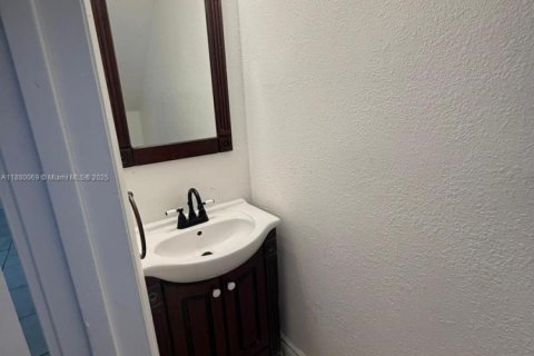 Снять в аренду кондоминиум в Хайалиа, Флорида 3 спальни, 144.74м2, № 1928823 - фото 3