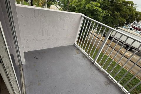 Снять в аренду кондоминиум в Хайалиа, Флорида 3 спальни, 144.74м2, № 1928823 - фото 2