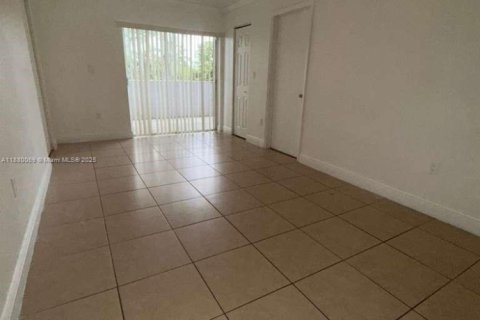 Снять в аренду кондоминиум в Хайалиа, Флорида 3 спальни, 144.74м2, № 1928823 - фото 7