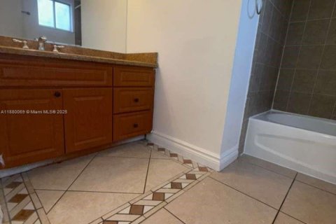 Снять в аренду кондоминиум в Хайалиа, Флорида 3 спальни, 144.74м2, № 1928823 - фото 13