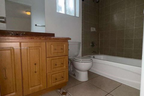 Снять в аренду кондоминиум в Хайалиа, Флорида 3 спальни, 144.74м2, № 1928823 - фото 12