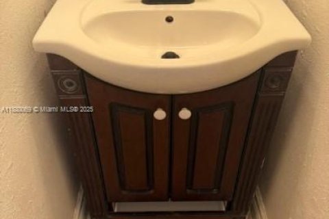 Снять в аренду кондоминиум в Хайалиа, Флорида 3 спальни, 144.74м2, № 1928823 - фото 4