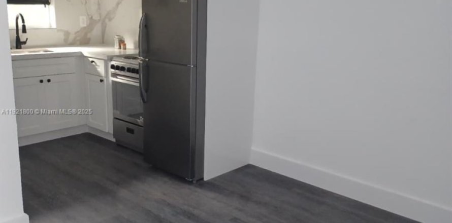 House in Hollywood, Florida 1 bedroom, 58.06 sq.m. № 1975718