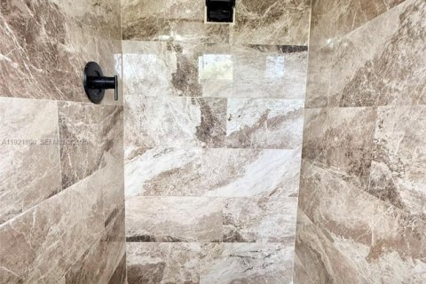 House in Hollywood, Florida 1 bedroom, 58.06 sq.m. № 1975718 - photo 11