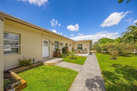 House in Hollywood, Florida 1 bedroom, 58.06 sq.m. № 1975718 - photo 12