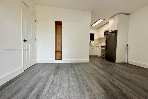 House in Hollywood, Florida 1 bedroom, 58.06 sq.m. № 1975718 - photo 5