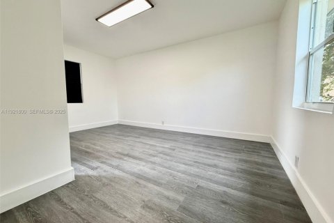 House in Hollywood, Florida 1 bedroom, 58.06 sq.m. № 1975718 - photo 9