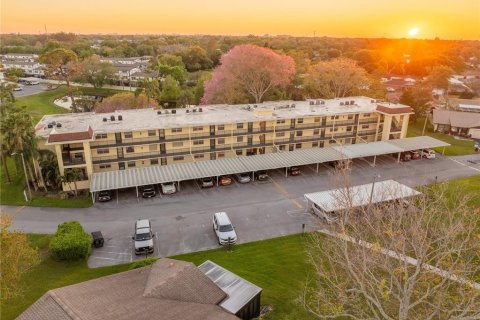 Condominio en Dunedin, Florida, 2 dormitorios № 2095759