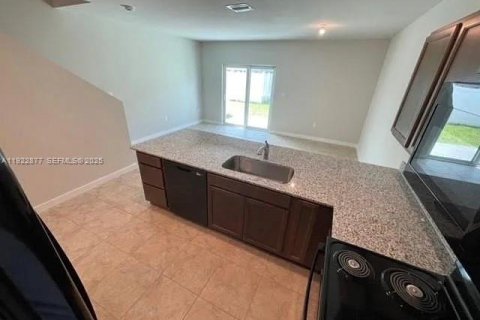 Villa ou maison à louer à Florida City, Floride: 3 chambres, 132.39 m2 № 1976726 - photo 4