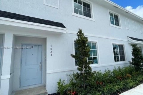 Villa ou maison à louer à Florida City, Floride: 3 chambres, 132.39 m2 № 1976726 - photo 1