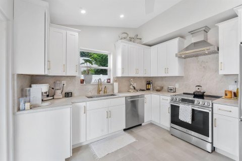 Condo in Delray Beach, Florida, 2 bedrooms № 2416110 - photo 20
