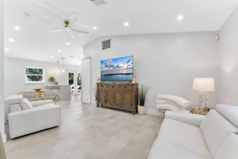 Condo in Delray Beach, Florida, 2 bedrooms № 2416110 - photo 13