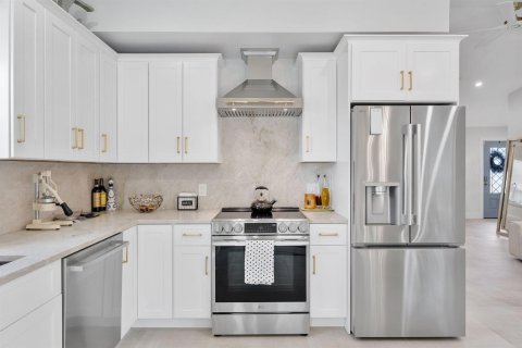 Condo in Delray Beach, Florida, 2 bedrooms № 2416110 - photo 19