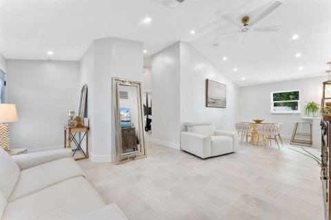 Condo in Delray Beach, Florida, 2 bedrooms № 2416110 - photo 14
