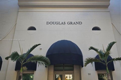Condo in Coral Gables, Florida, 1 bedroom  № 1865736 - photo 1