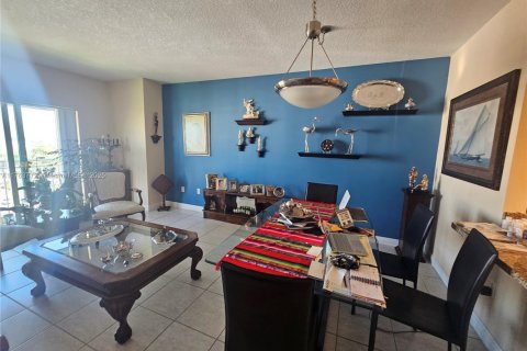 Condo in Coral Gables, Florida, 1 bedroom  № 1865736 - photo 17