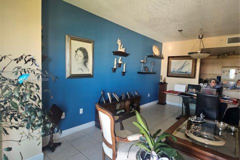 Condo in Coral Gables, Florida, 1 bedroom  № 1865736 - photo 11