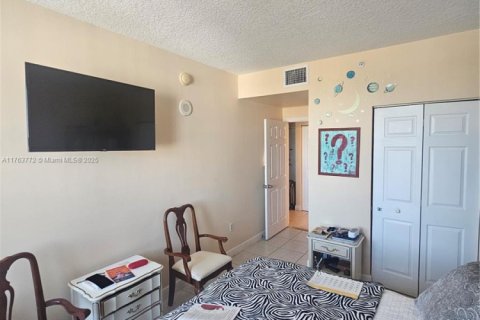 Condo in Coral Gables, Florida, 1 bedroom  № 1865736 - photo 25