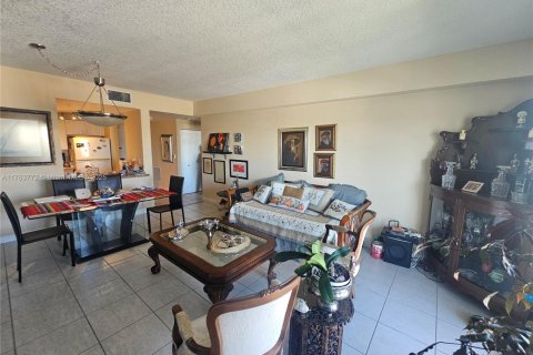 Condo in Coral Gables, Florida, 1 bedroom  № 1865736 - photo 18