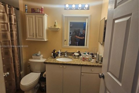 Condo in Coral Gables, Florida, 1 bedroom  № 1865736 - photo 23