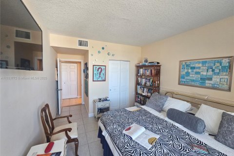 Condo in Coral Gables, Florida, 1 bedroom  № 1865736 - photo 24