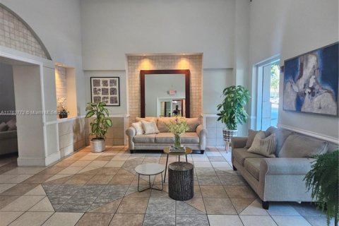 Condo in Coral Gables, Florida, 1 bedroom  № 1865736 - photo 3