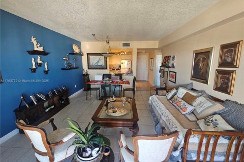 Condo in Coral Gables, Florida, 1 bedroom  № 1865736 - photo 14