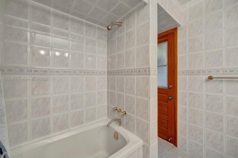 Casa en venta en Palmetto Bay, Florida, 4 dormitorios, 250.84 m2 № 1643885 - foto 29