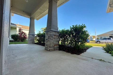 House in Davenport, Florida 5 bedrooms, 257.15 sq.m. № 2105229 - photo 2