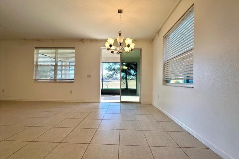 House in Davenport, Florida 5 bedrooms, 257.15 sq.m. № 2105229 - photo 11