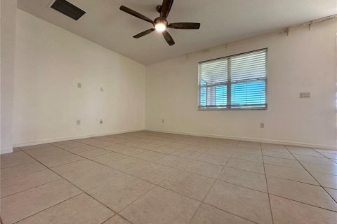 House in Davenport, Florida 5 bedrooms, 257.15 sq.m. № 2105229 - photo 12