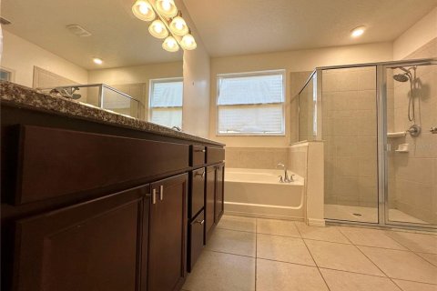 House in Davenport, Florida 5 bedrooms, 257.15 sq.m. № 2105229 - photo 14