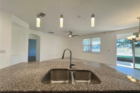 House in Davenport, Florida 5 bedrooms, 257.15 sq.m. № 2105229 - photo 10