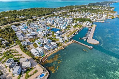 Land in Key Largo, Florida № 1699768 - photo 1