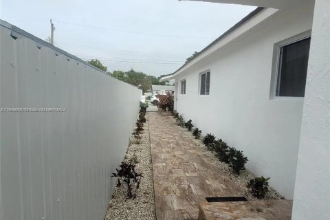 Villa ou maison à louer à Miami, Floride: 3 chambres, 144.93 m2 № 1846113 - photo 7