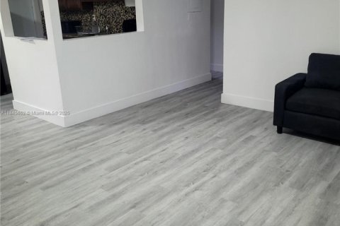 Villa ou maison à louer à Miami, Floride: 3 chambres, 144.93 m2 № 1846113 - photo 20